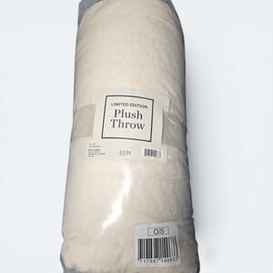 Ulta Beauty Limited Edition Plush Throw Blanket Cream White 50x60 Soft Fuzzy NEW